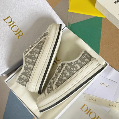 D - SNEAKERS