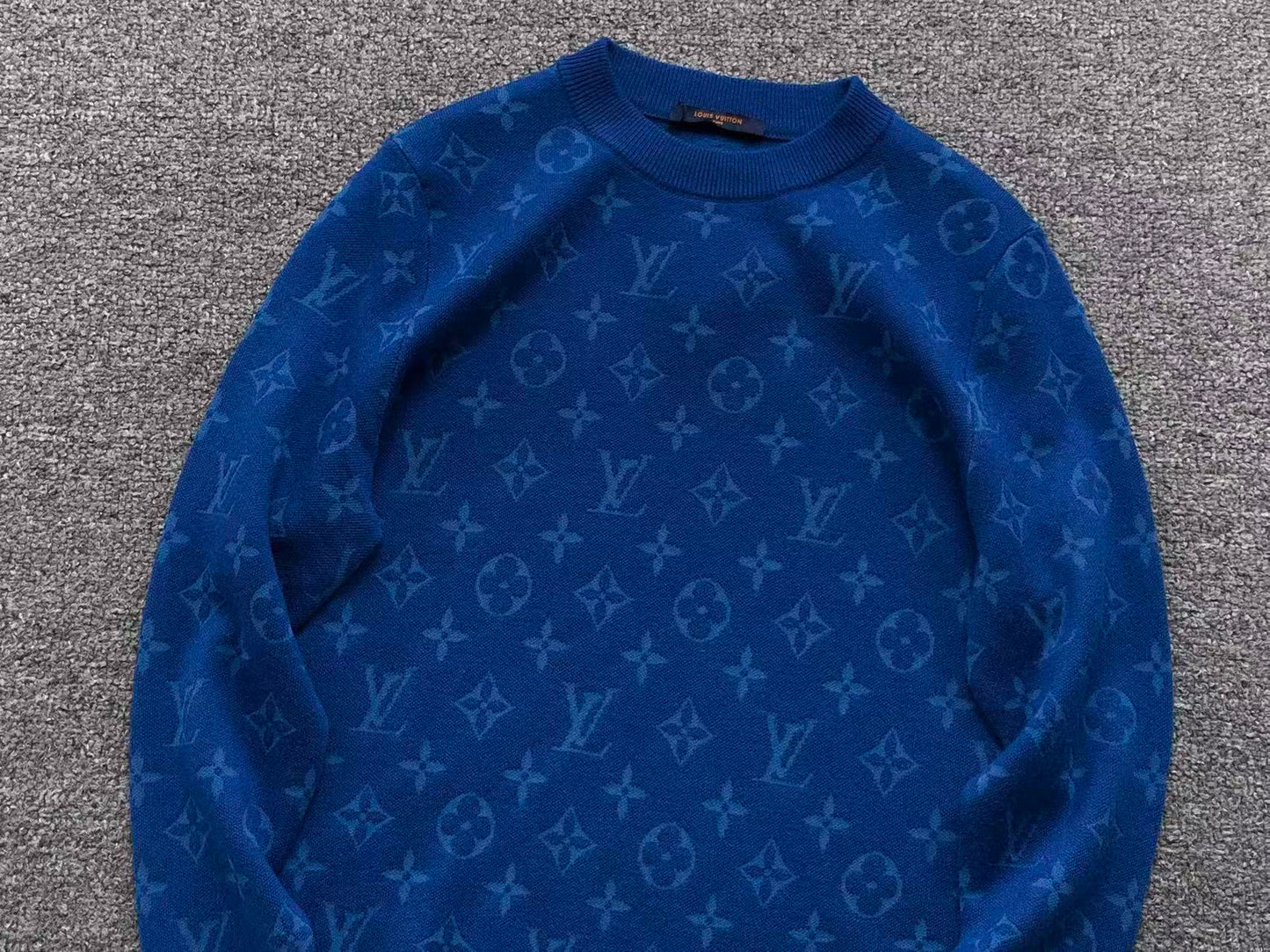 L - SWEATER