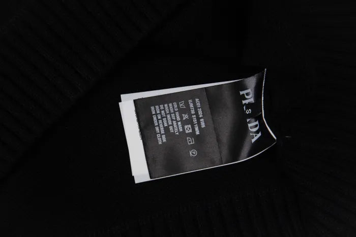 P - SWEATER