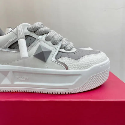 V - SNEAKERS