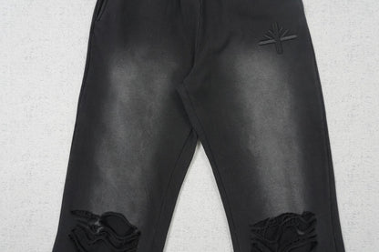 V - SWEATPANTS