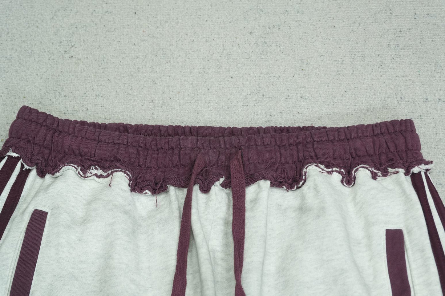V - SWEATPANTS