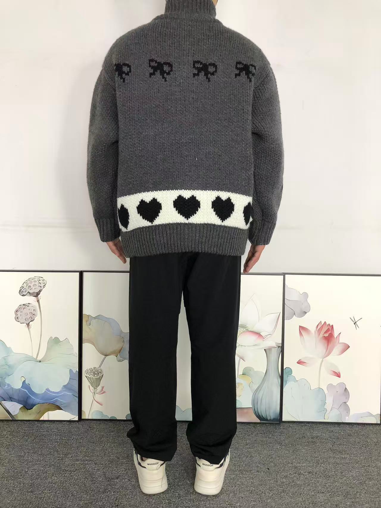 O - SWEATER