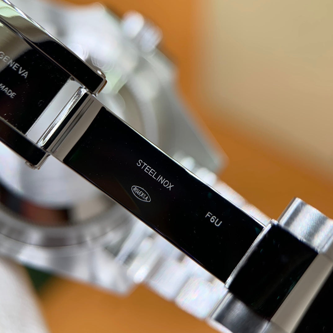 M - Watch