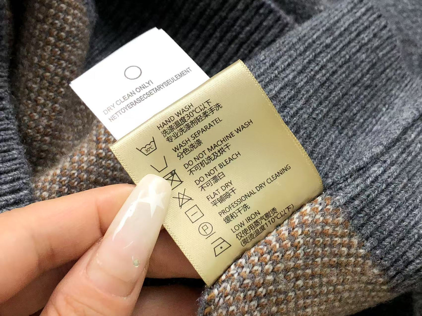 T - SWEATER