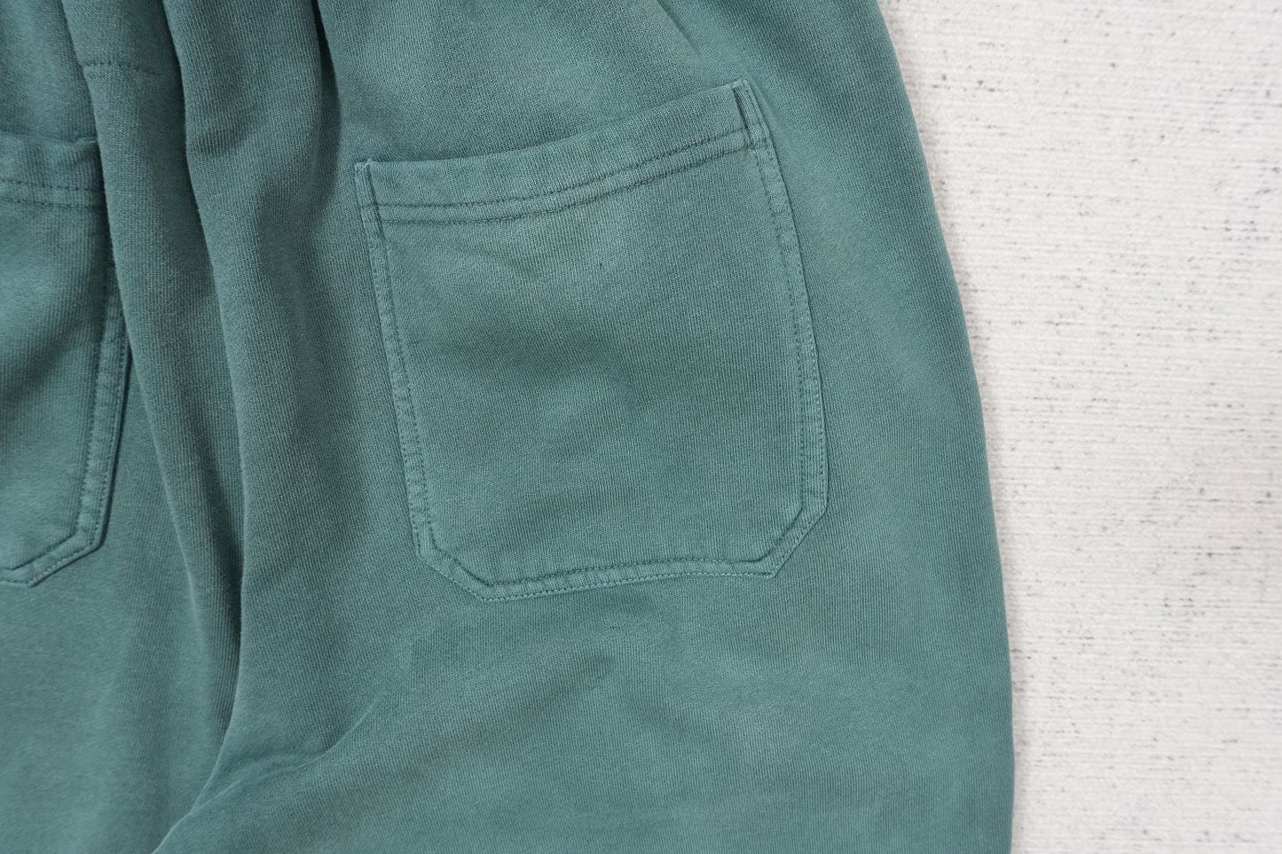 H - SWEATPANTS