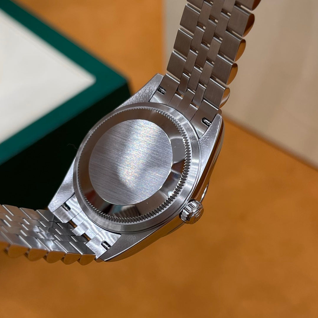 M - Watch
