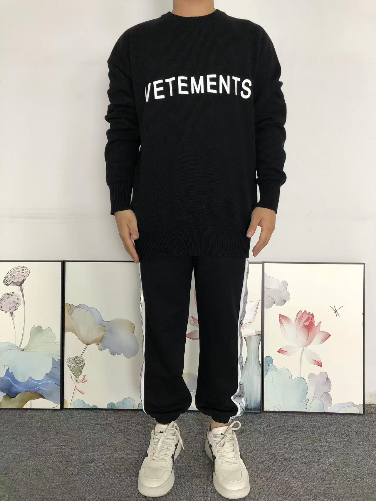 V - SWEATER