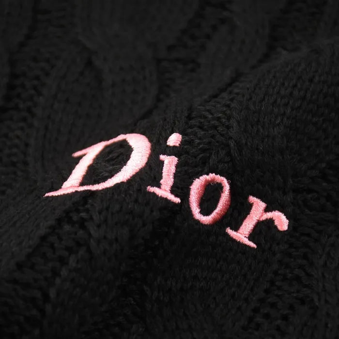 D - SWEATER
