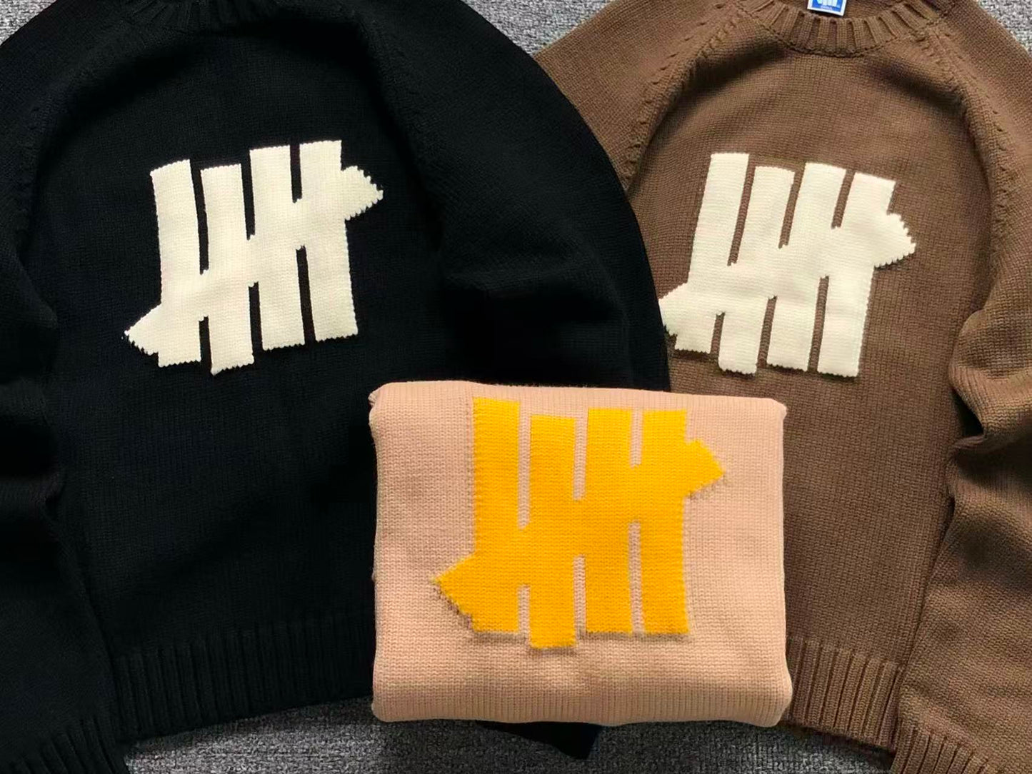 U - SWEATER