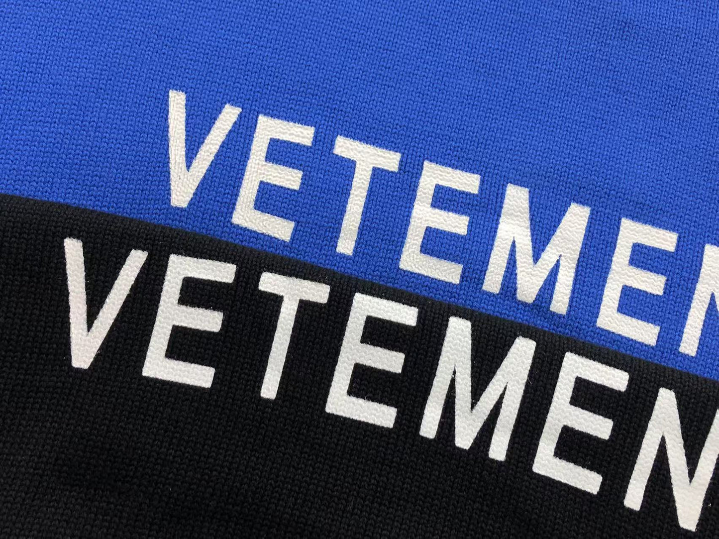 V - SWEATER