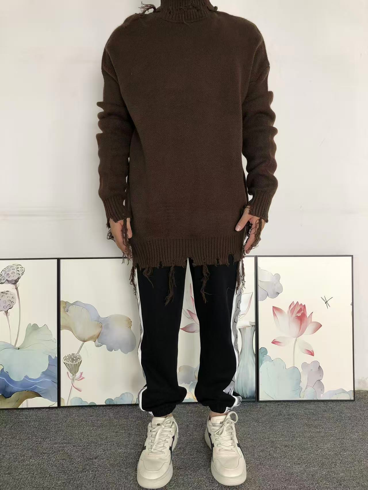 V - SWEATER