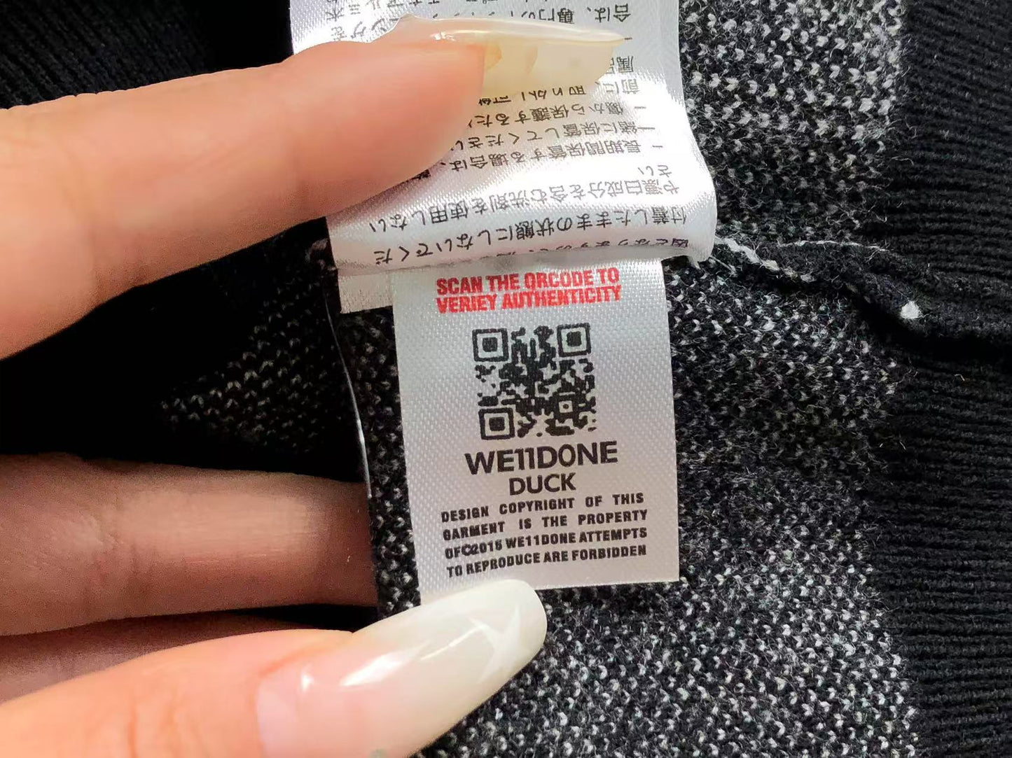 W - SWEATER