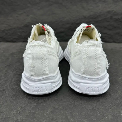 A - SNEAKERS