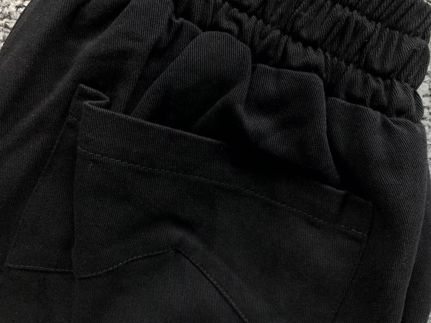 R - SHORTS