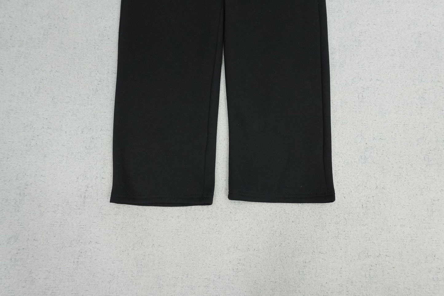 B - SWEATPANTS
