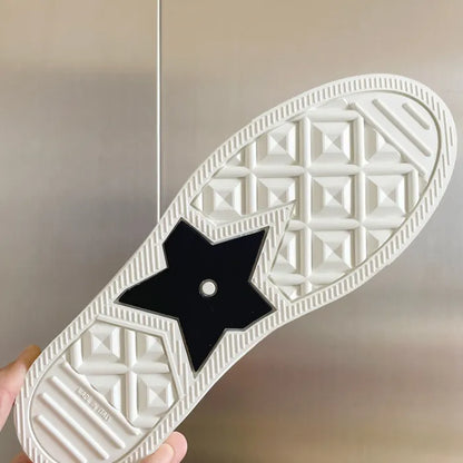 D - SNEAKERS