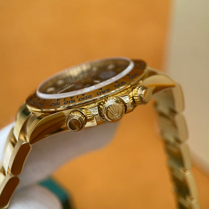 M - Watch