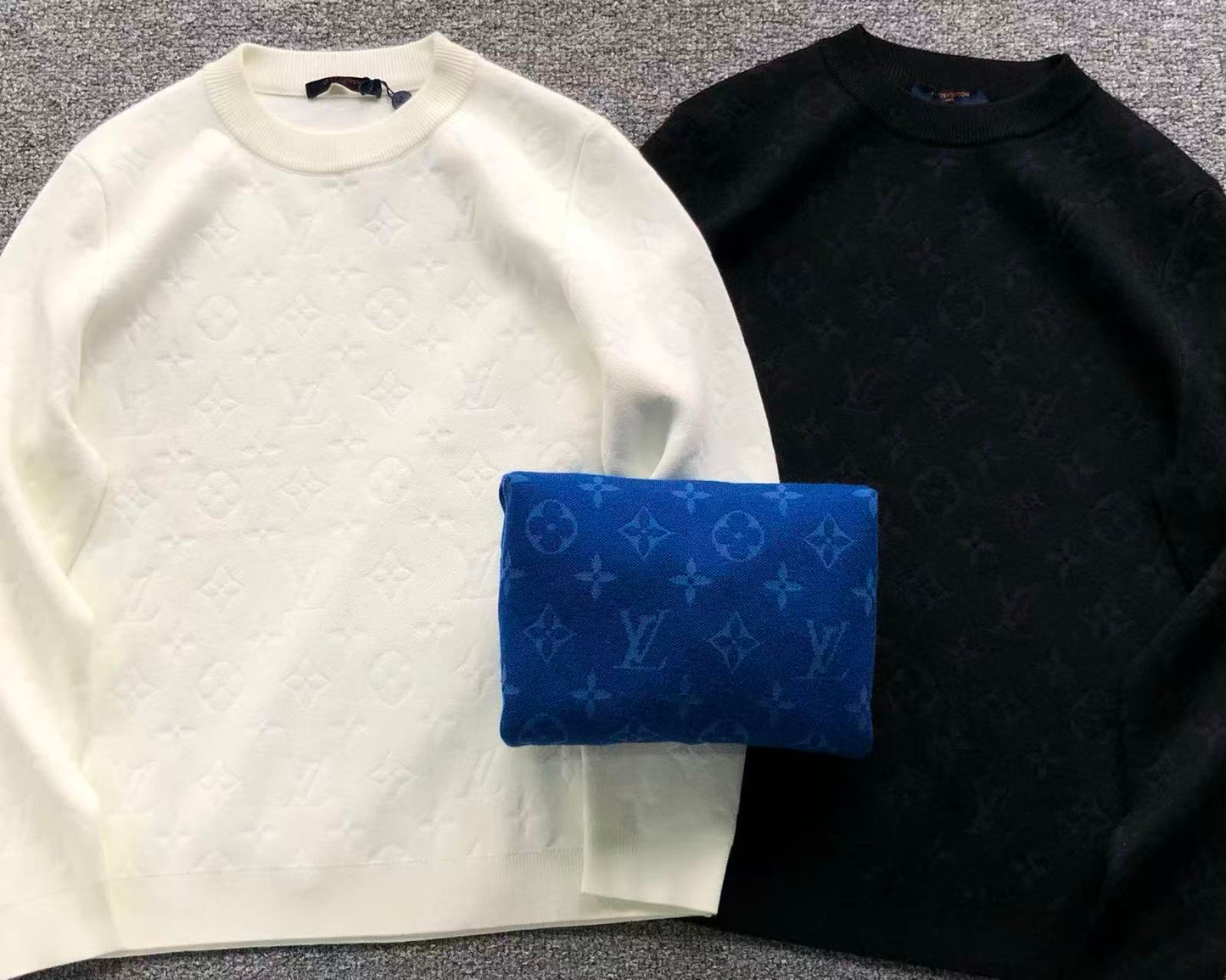 L - SWEATER