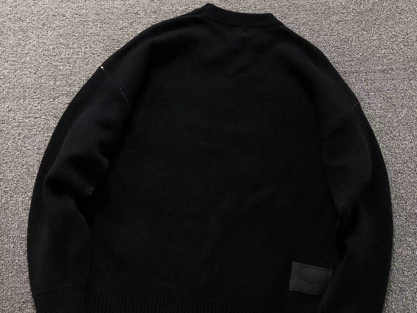 W - SWEATER
