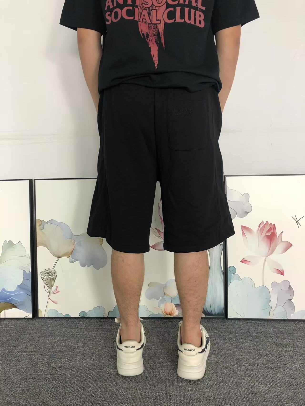V - SHORTS