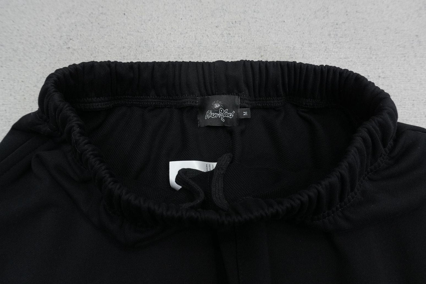 B - SWEATPANTS