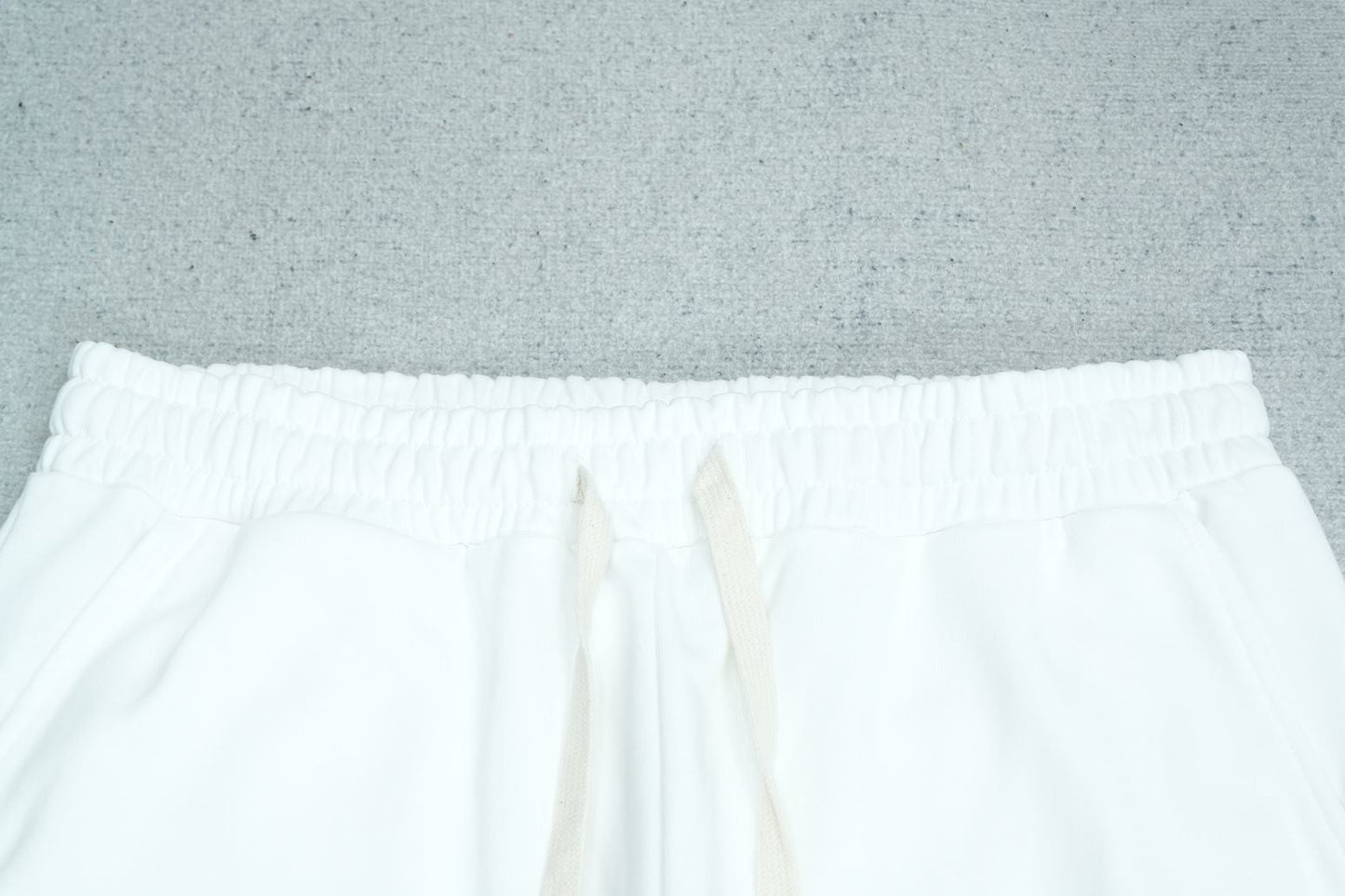 V - SWEATPANTS