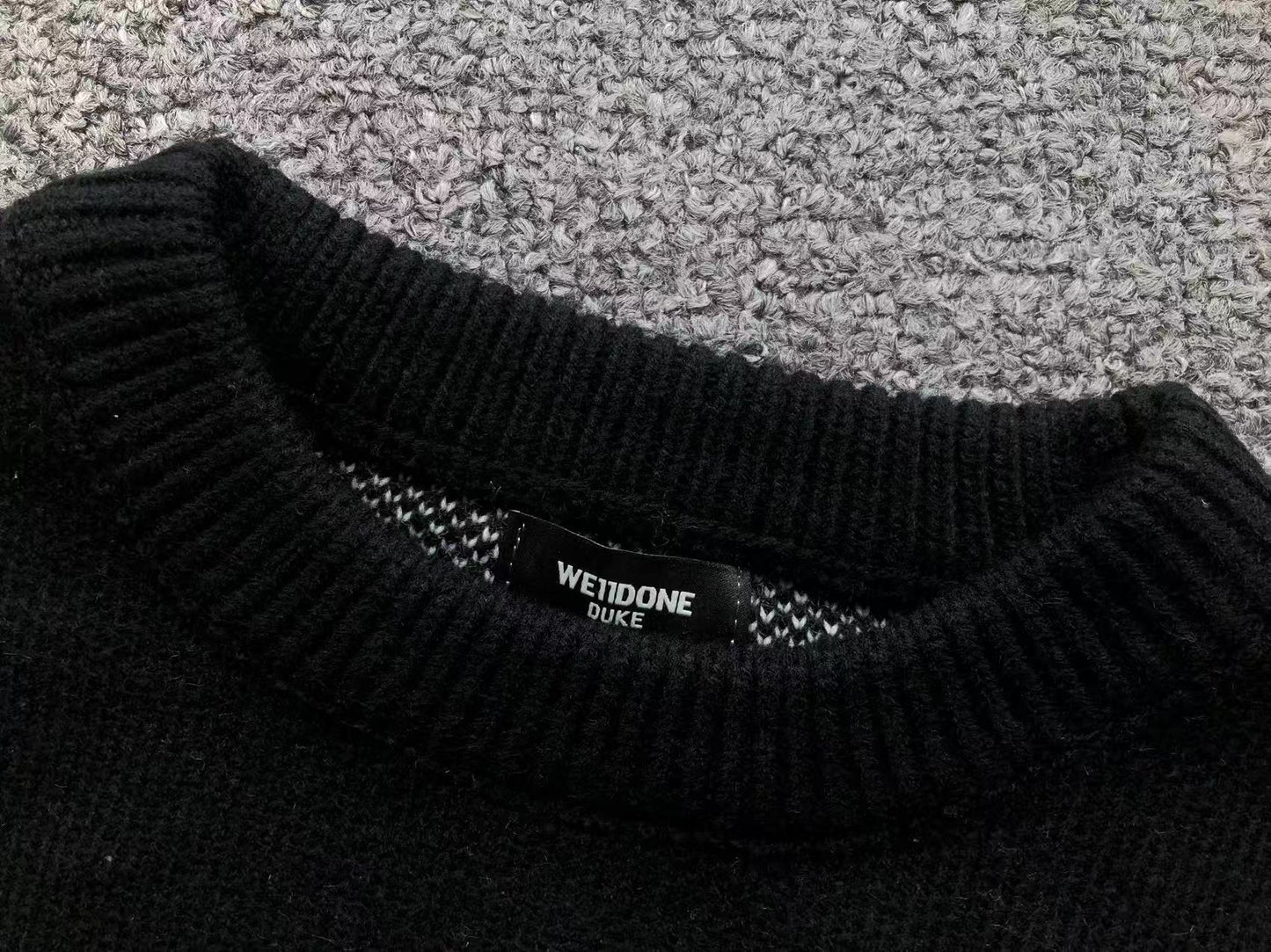 W - SWEATER