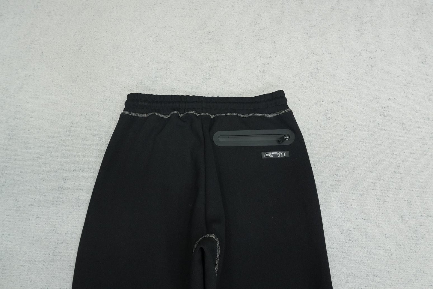S - SWEATPANTS