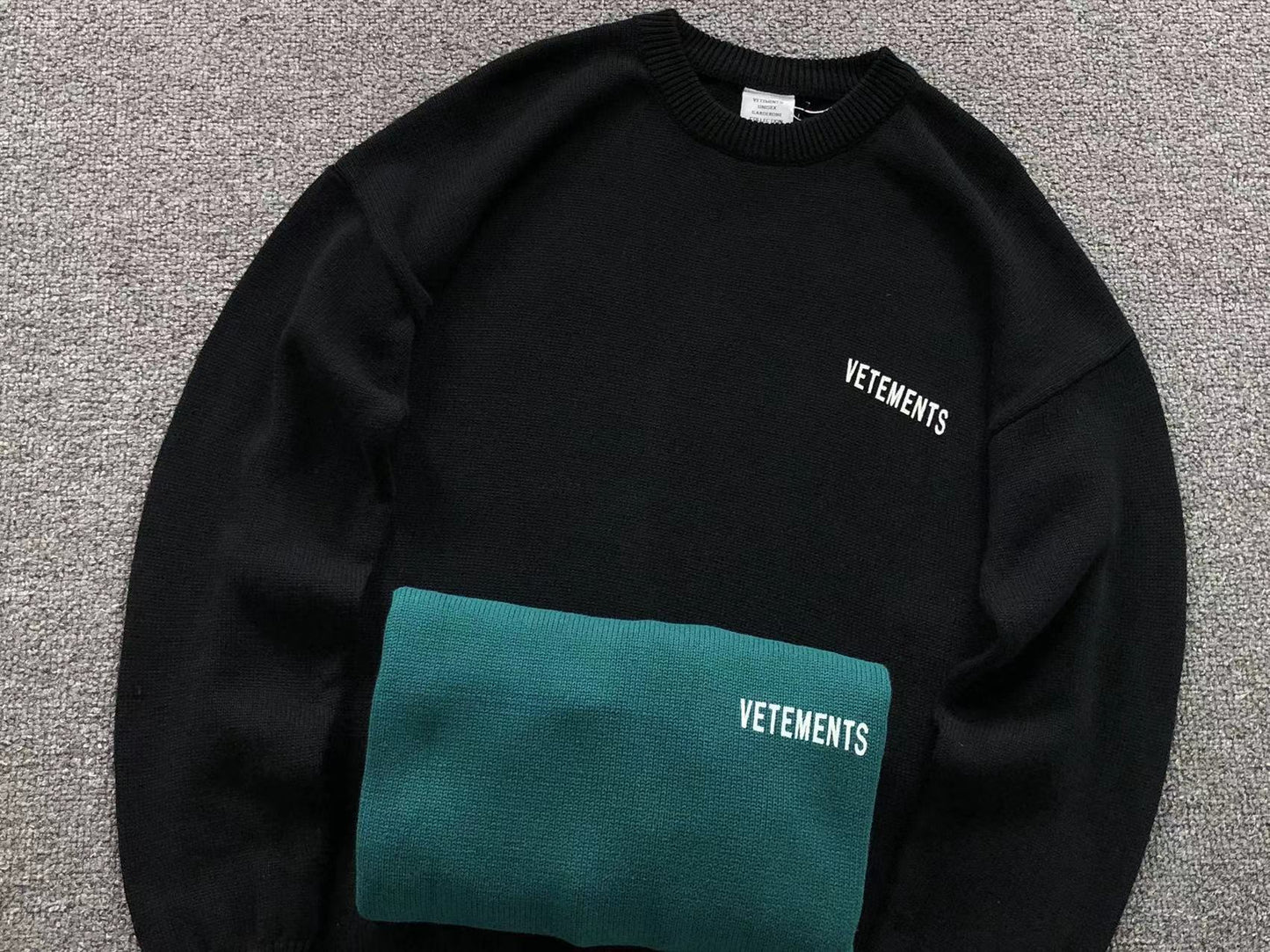 V - SWEATER