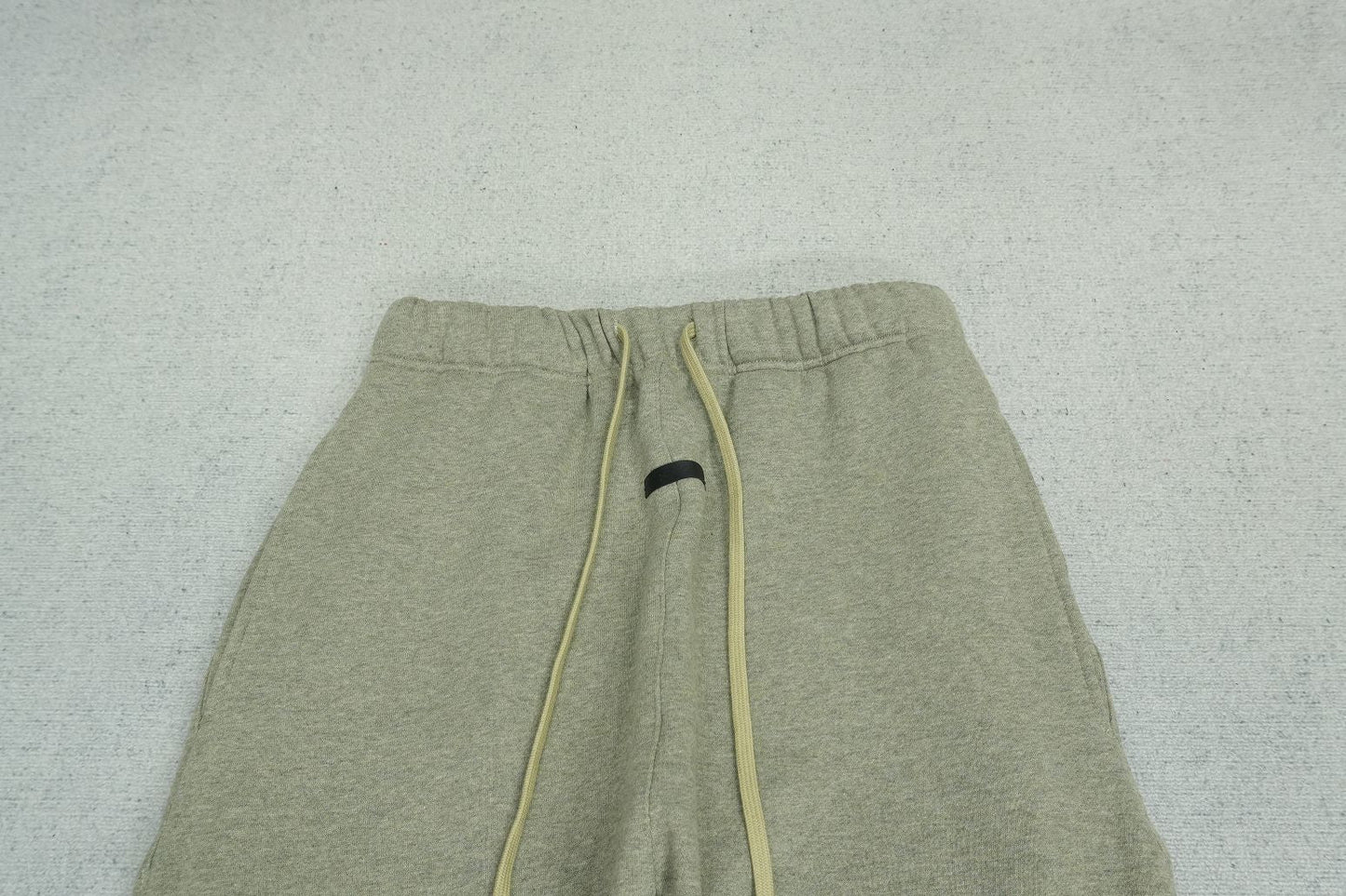 F - SWEATPANTS