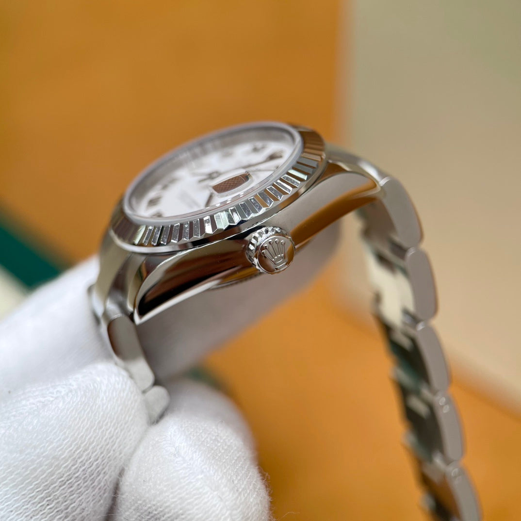 M - Watch