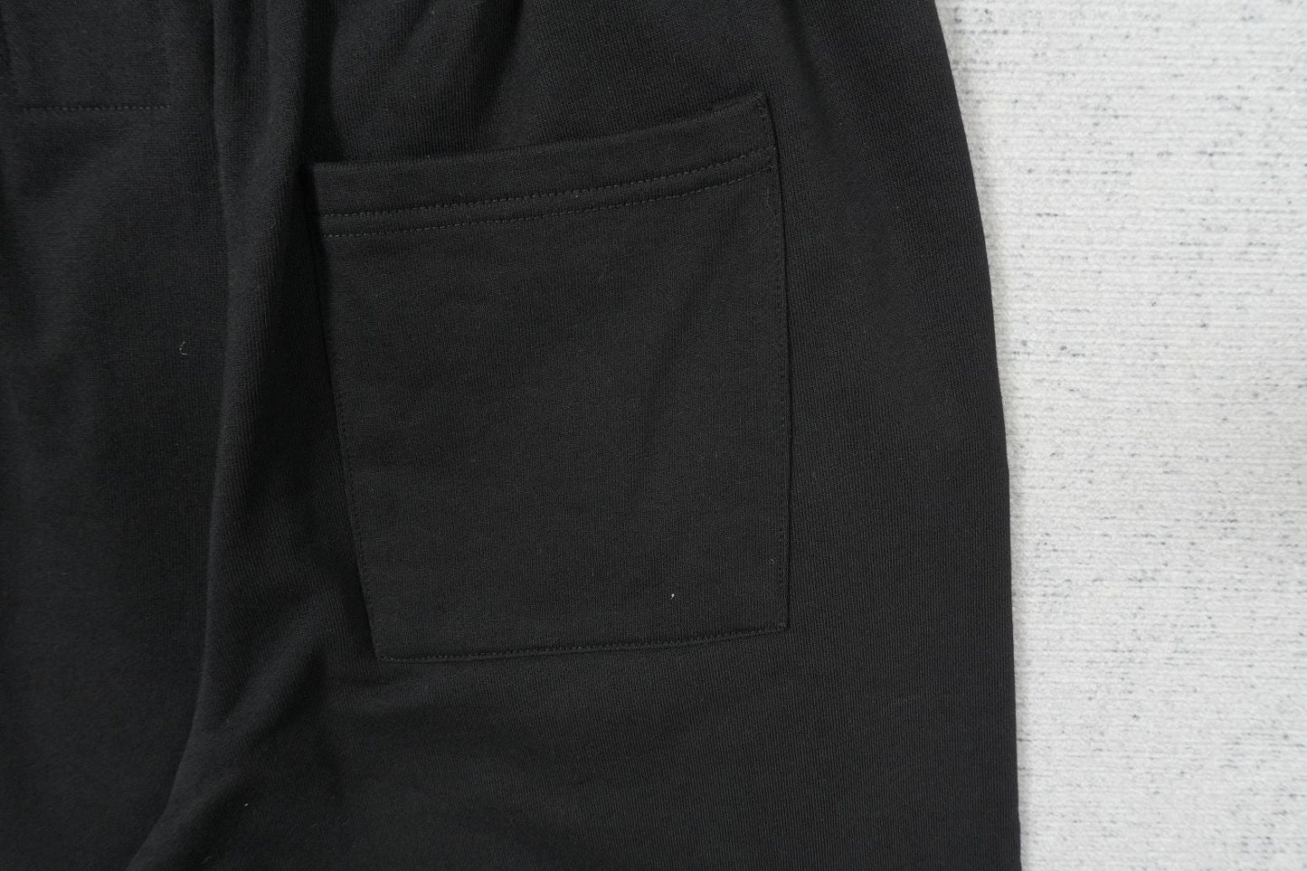 H - SWEATPANTS