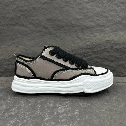A - SNEAKERS