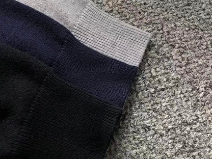 T - SWEATER