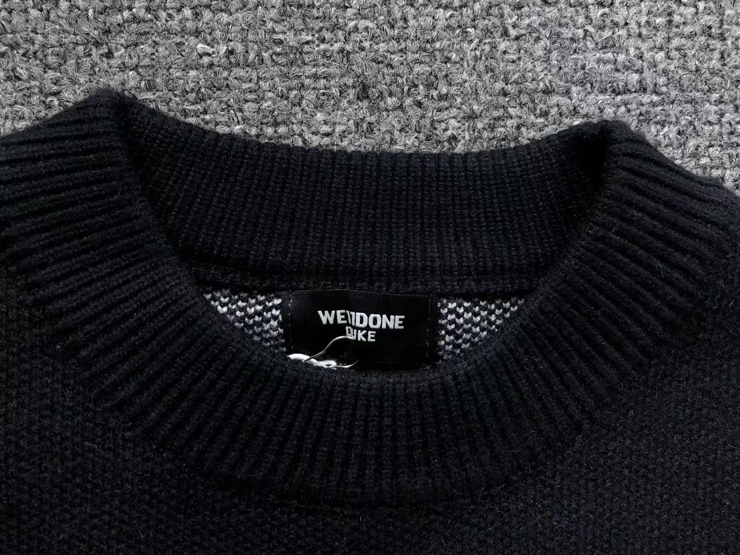 W - SWEATER
