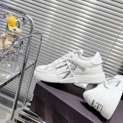 V - SNEAKERS