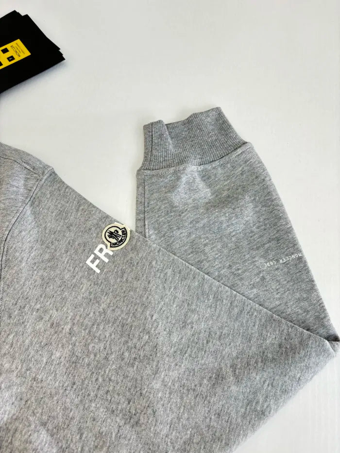 M  - SWEATER