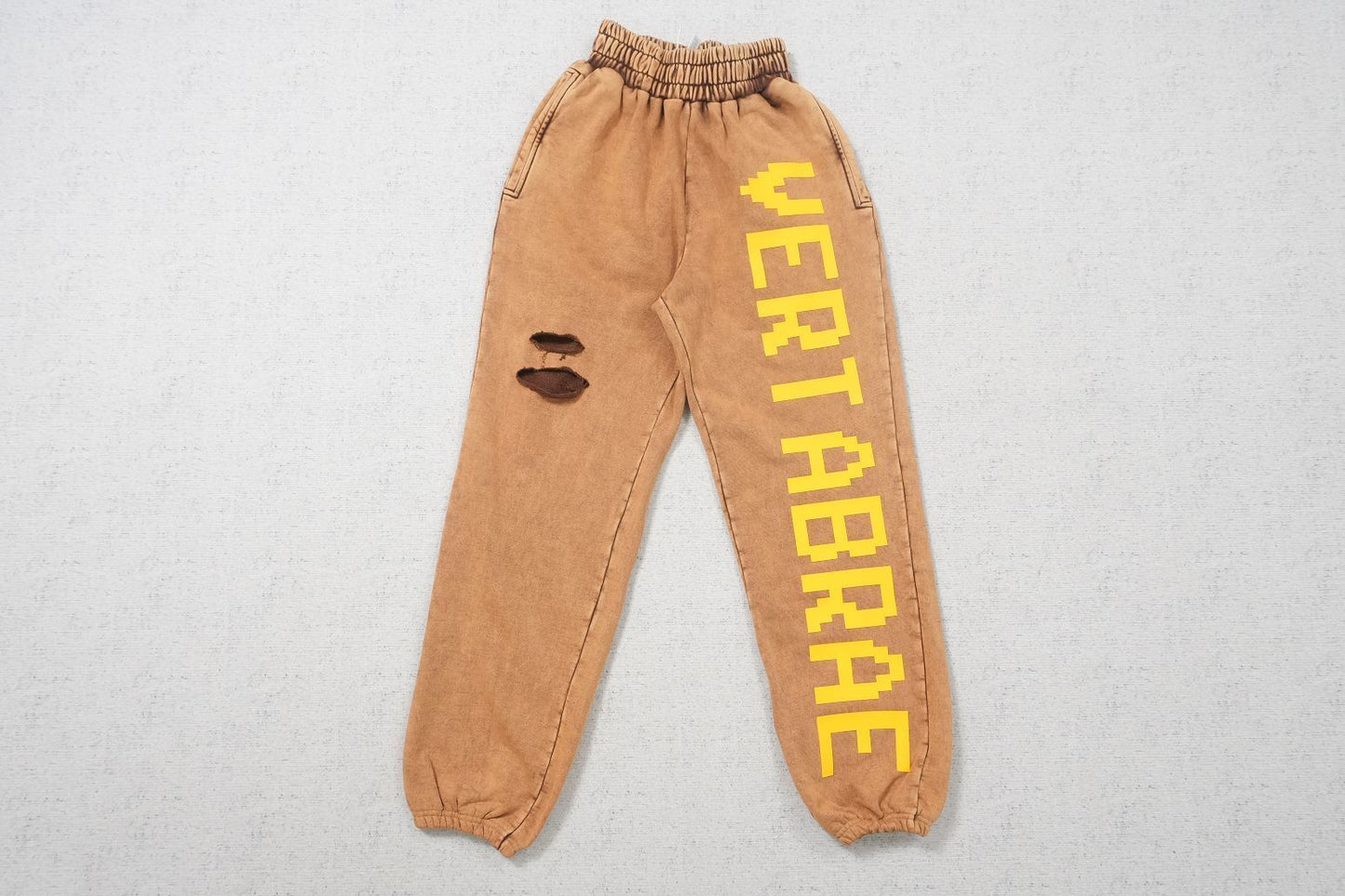V - SWEATPANTS