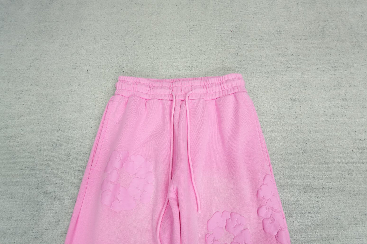 D - SWEATPANTS