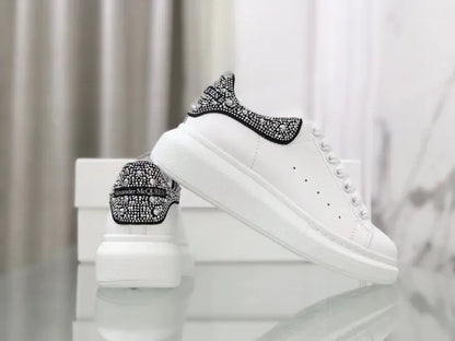 A - SNEAKERS
