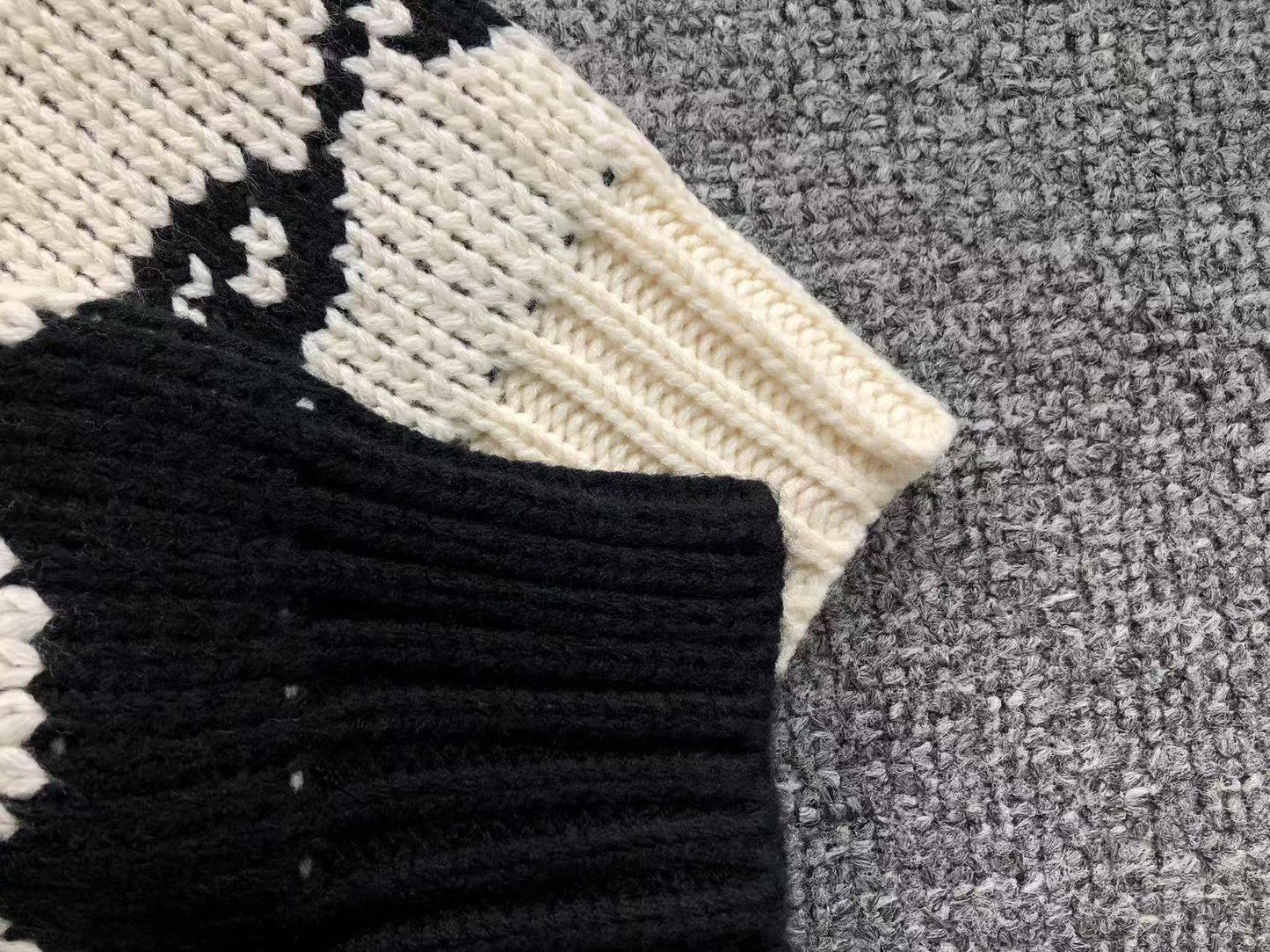 O - SWEATER
