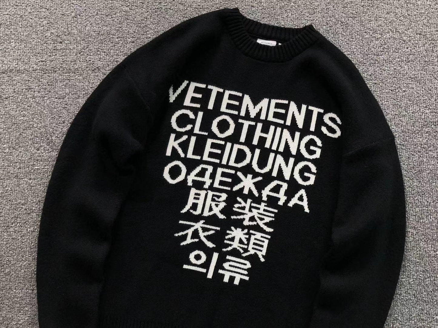 V - SWEATER