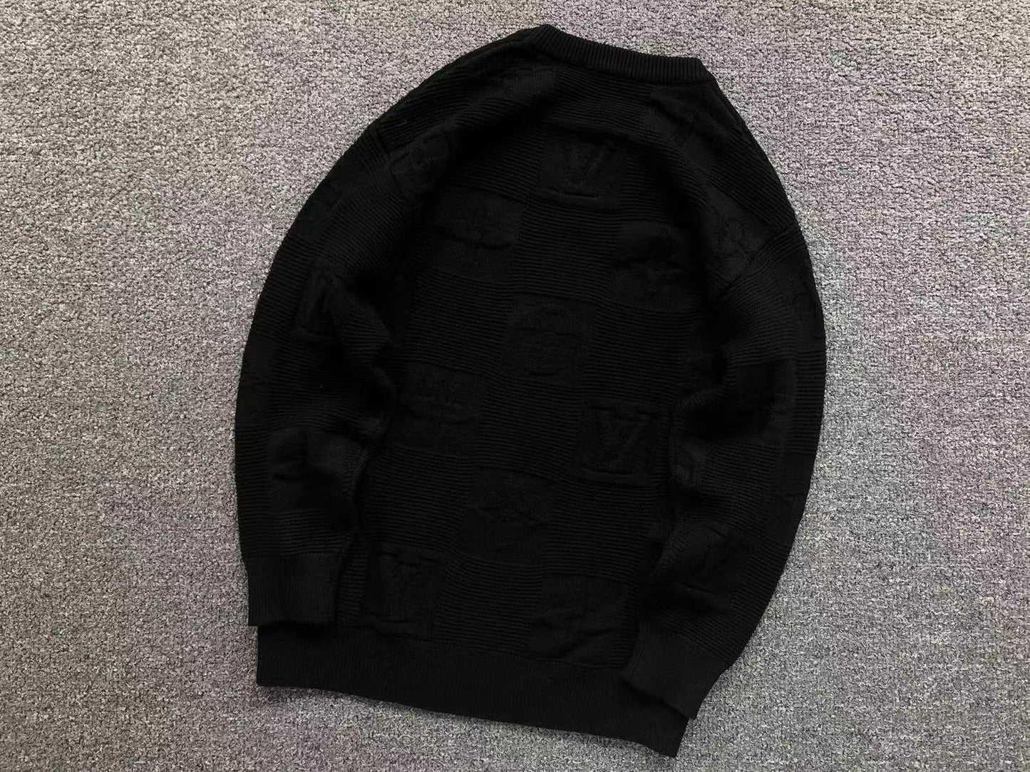 L - SWEATER