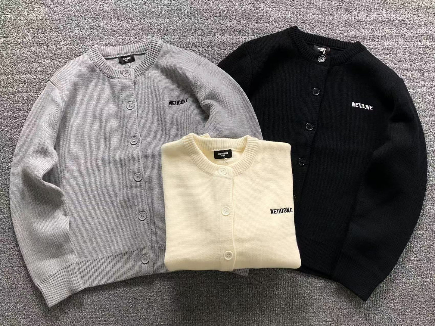 W - SWEATER