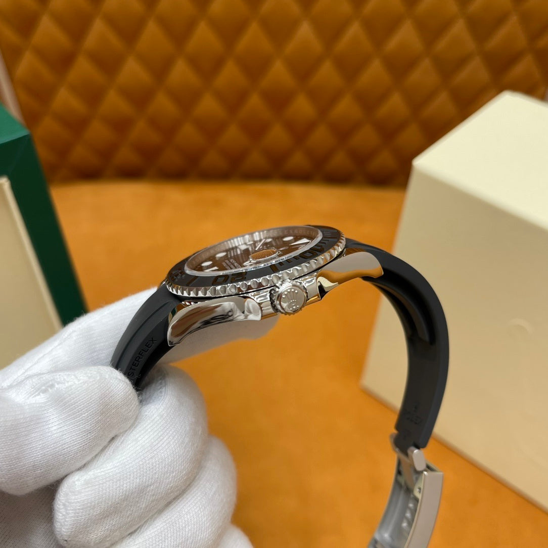 M - Watch