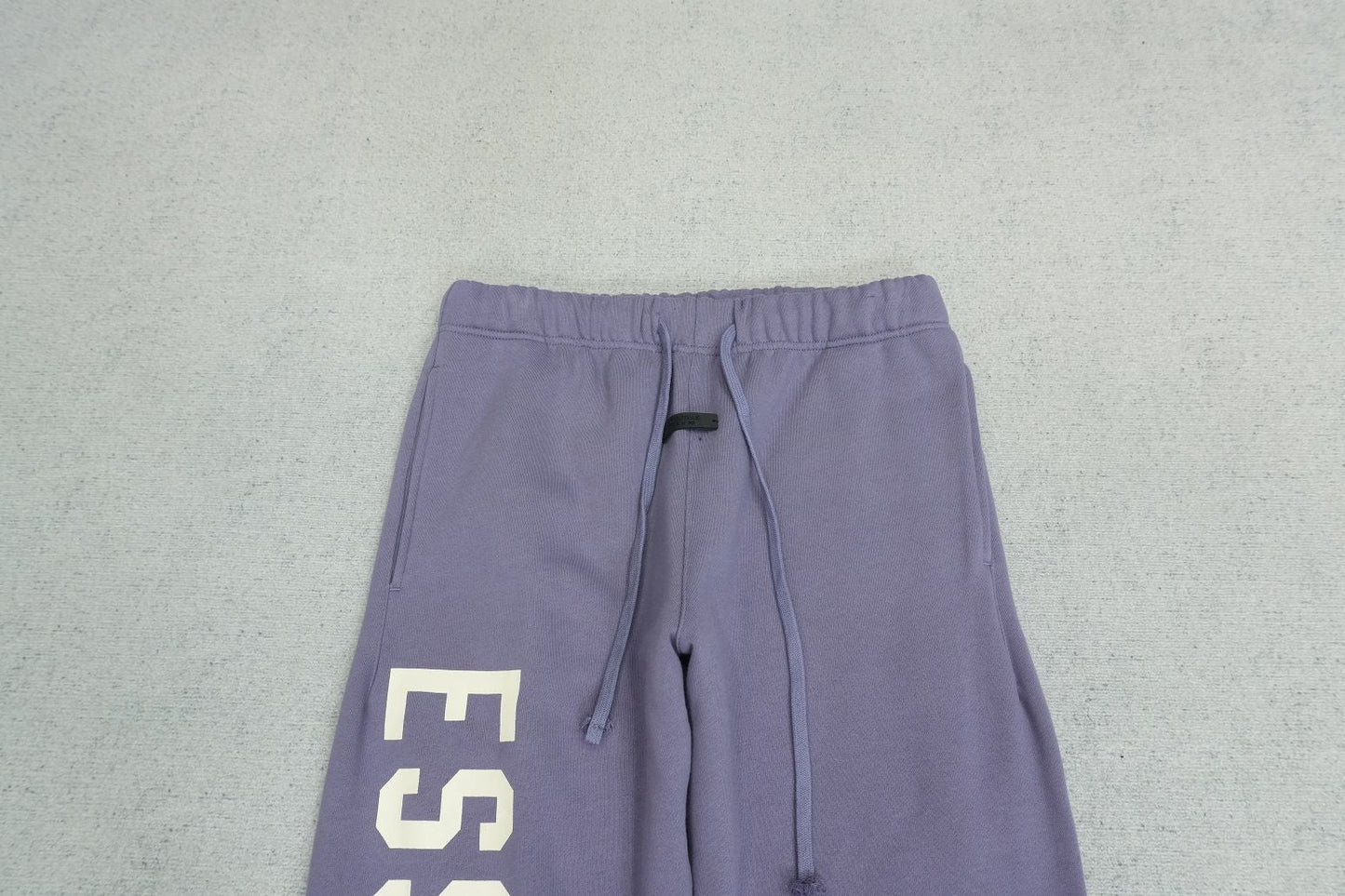 F - SWEATPANTS