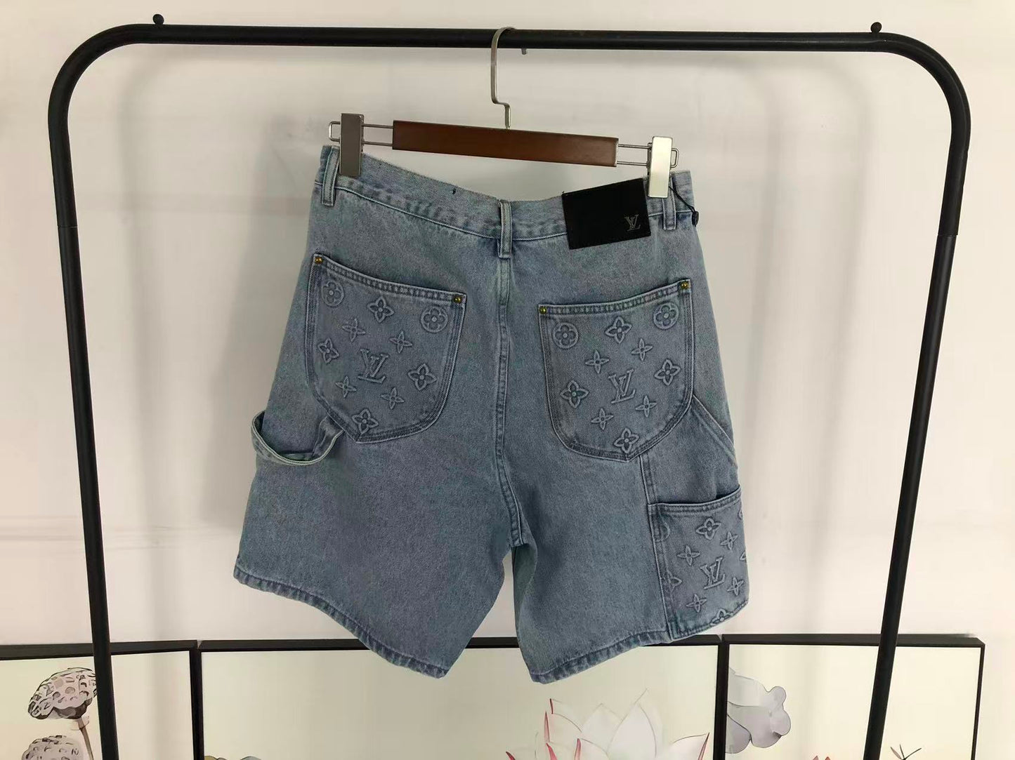 L - SHORTS