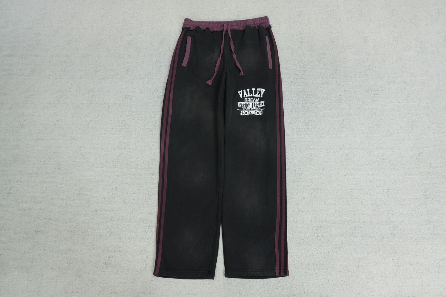 V - SWEATPANTS