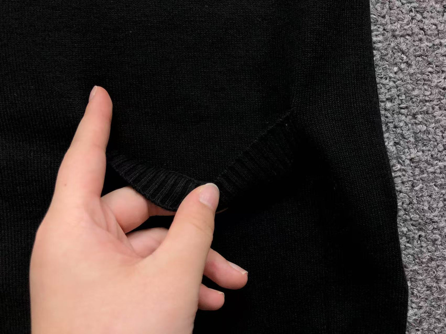 T - SWEATER